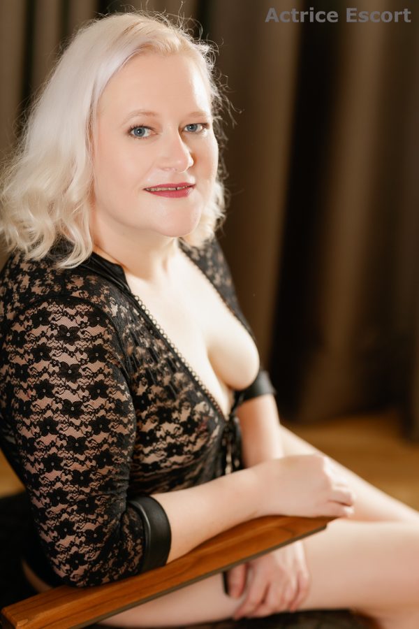 Escortdame-Liv-aus-Hamburg Spitzen-Body